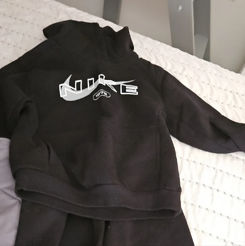 Nike Bundle - Picture 1 of 6